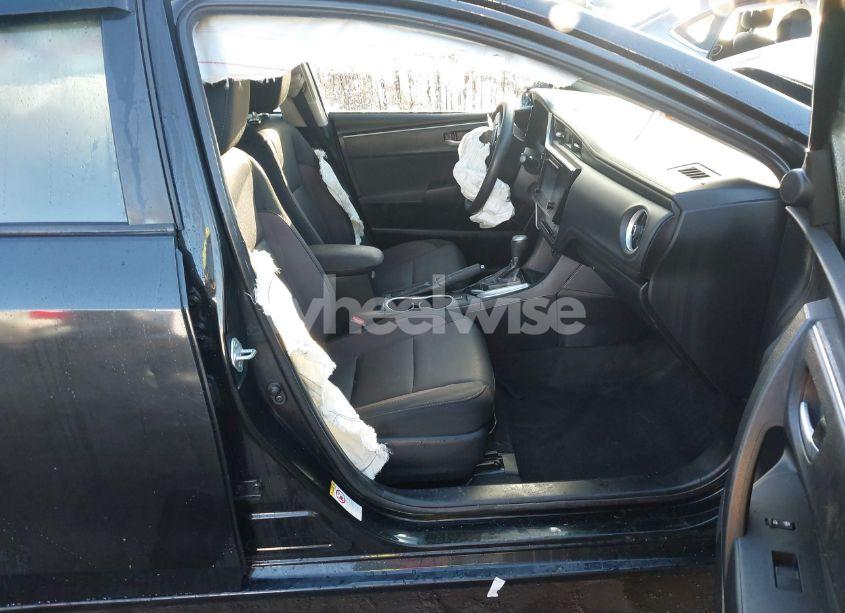 Photo 5 of 2018 Toyota Corolla LE (VIN 2T1BURHE7JC063881)