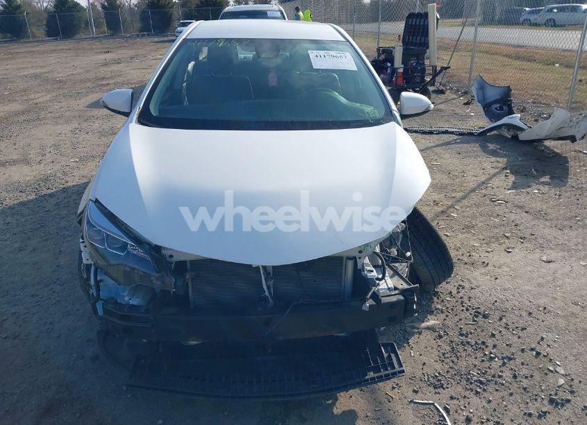 Photo 12 of 2018 Toyota Corolla SE (VIN 2T1BURHE7JC076078)