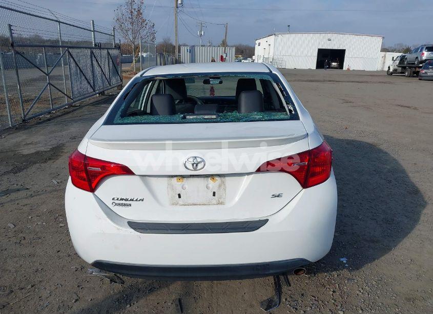 Photo 16 of 2018 Toyota Corolla SE (VIN 2T1BURHE7JC076078)