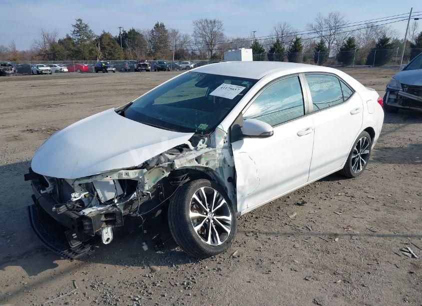 Photo 2 of 2018 Toyota Corolla SE (VIN 2T1BURHE7JC076078)