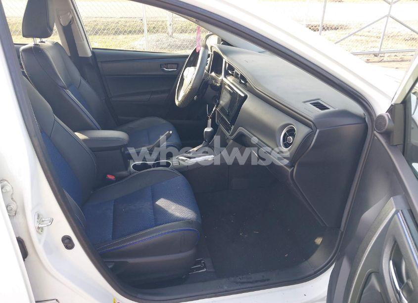 Photo 5 of 2018 Toyota Corolla SE (VIN 2T1BURHE7JC076078)