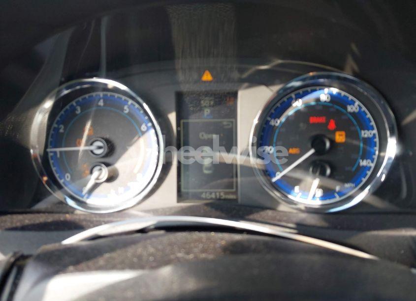 Photo 7 of 2018 Toyota Corolla SE (VIN 2T1BURHE7JC076078)