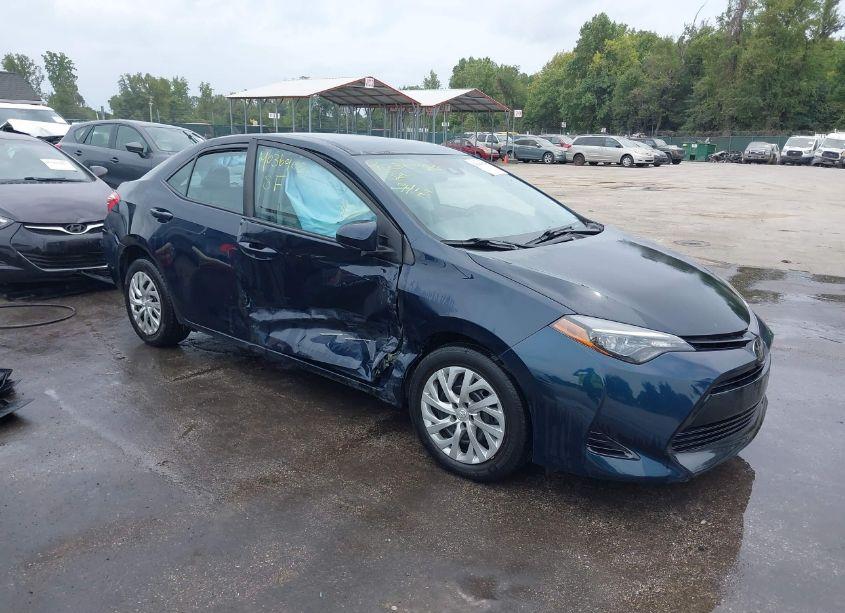 2018 Toyota Corolla LE (VIN 2T1BURHE7JC080843) main photo