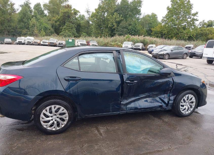 Photo 13 of 2018 Toyota Corolla LE (VIN 2T1BURHE7JC080843)