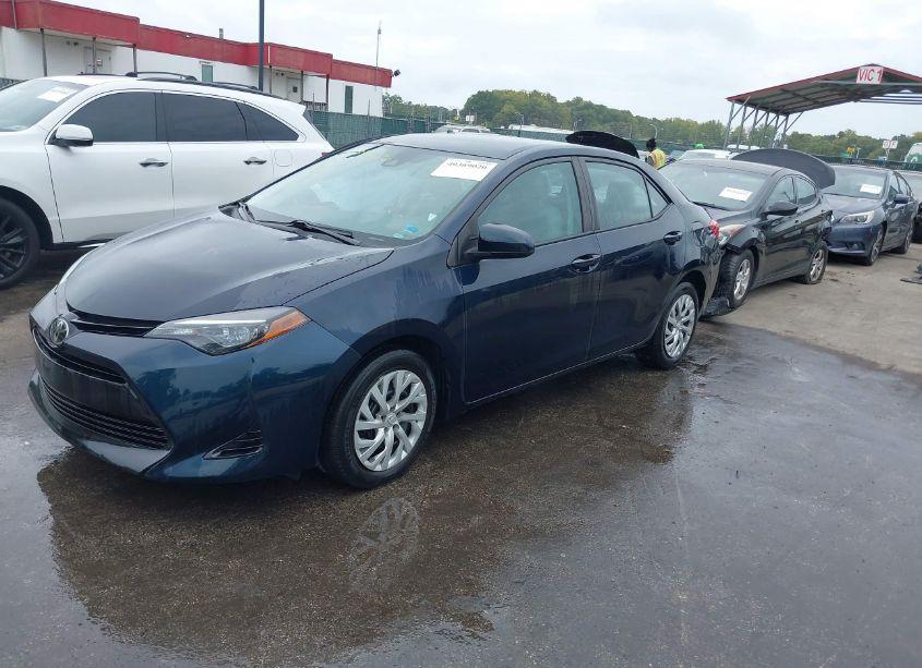 Photo 2 of 2018 Toyota Corolla LE (VIN 2T1BURHE7JC080843)