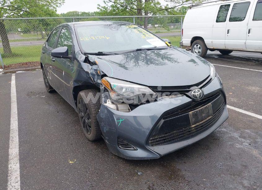 2018 Toyota Corolla LE (VIN 2T1BURHE7JC113386) main photo