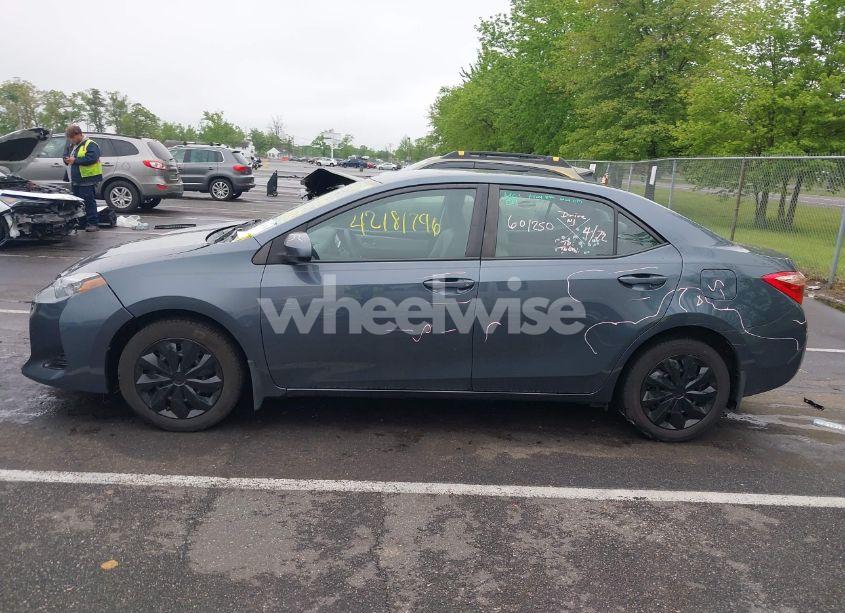 Photo 14 of 2018 Toyota Corolla LE (VIN 2T1BURHE7JC113386)