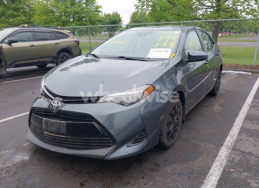 Photo 2 of 2018 Toyota Corolla LE (VIN 2T1BURHE7JC113386)