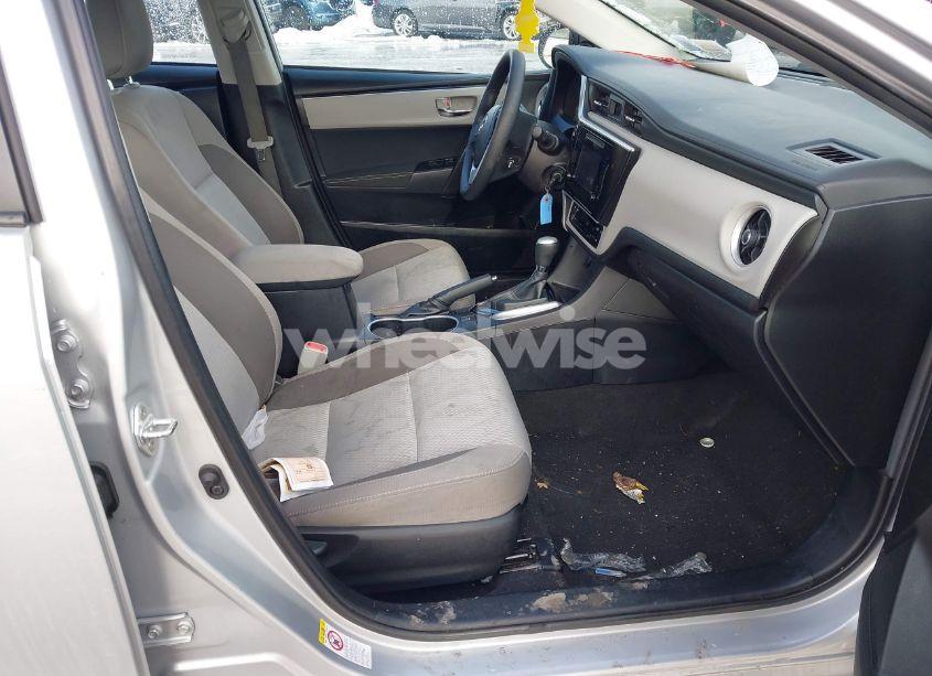 Photo 5 of 2018 Toyota Corolla LE (VIN 2T1BURHE7JC119141)