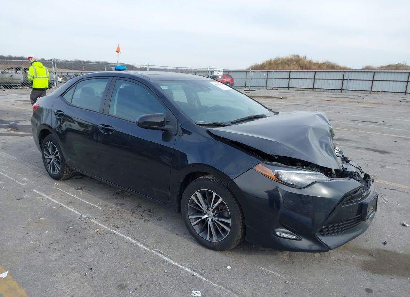 2018 Toyota Corolla L/LE/XLE/SE/XSE (VIN 2T1BURHE7JC975409) main photo
