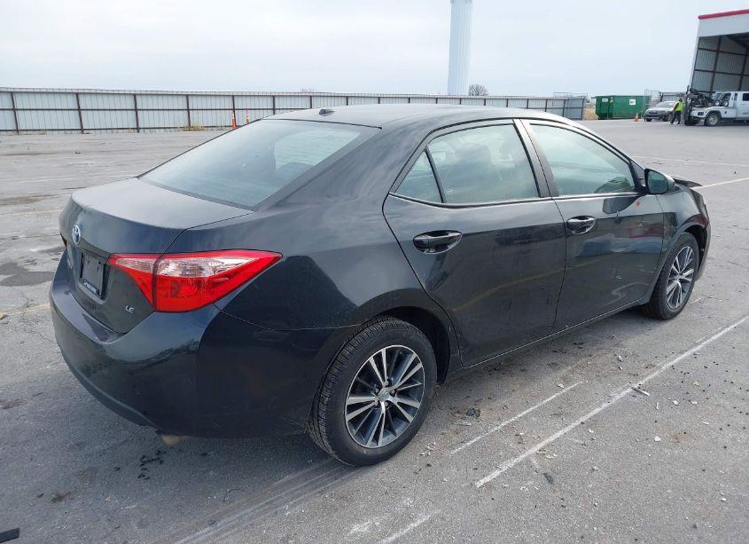 Photo 4 of 2018 Toyota Corolla L/LE/XLE/SE/XSE (VIN 2T1BURHE7JC975409)