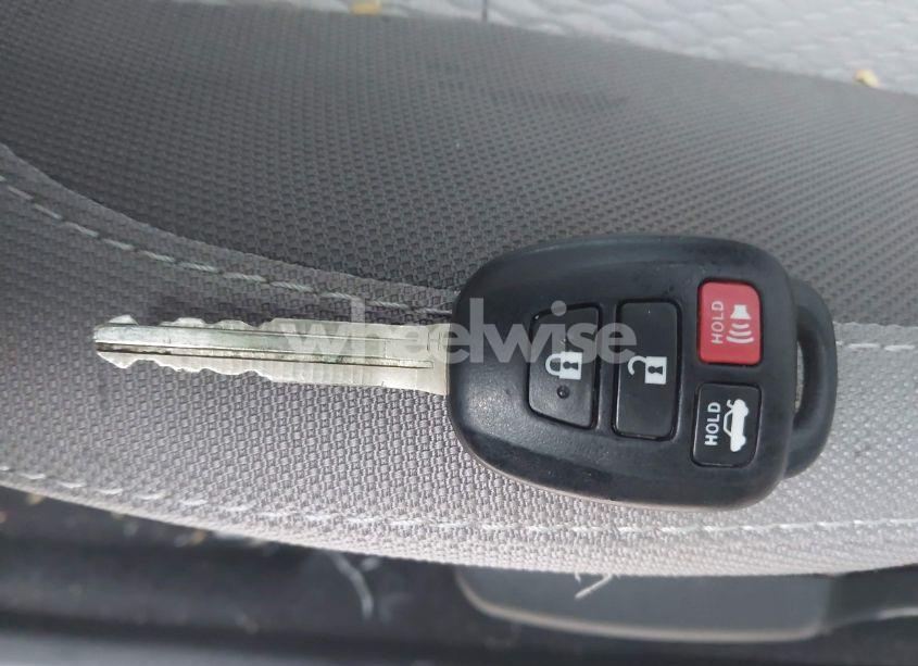 Photo 11 of 2018 Toyota Corolla LE (VIN 2T1BURHE7JC978830)