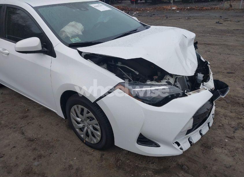 Photo 18 of 2018 Toyota Corolla LE (VIN 2T1BURHE7JC978830)
