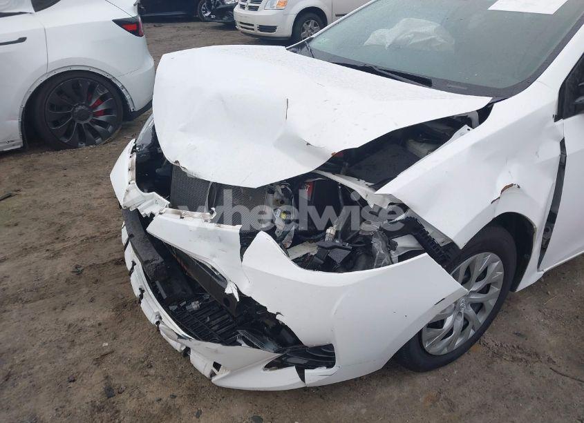 Photo 19 of 2018 Toyota Corolla LE (VIN 2T1BURHE7JC978830)