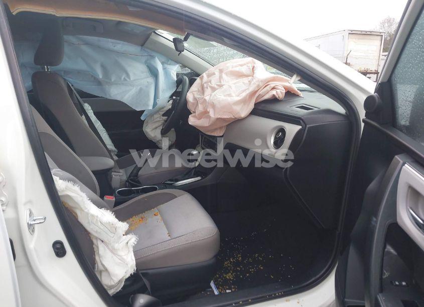 Photo 5 of 2018 Toyota Corolla LE (VIN 2T1BURHE7JC978830)