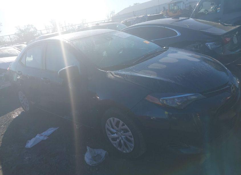 2018 Toyota Corolla LE (VIN 2T1BURHE7JC981033) main photo