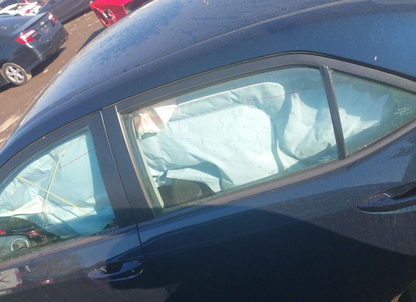 Photo 14 of 2018 Toyota Corolla LE (VIN 2T1BURHE7JC981033)