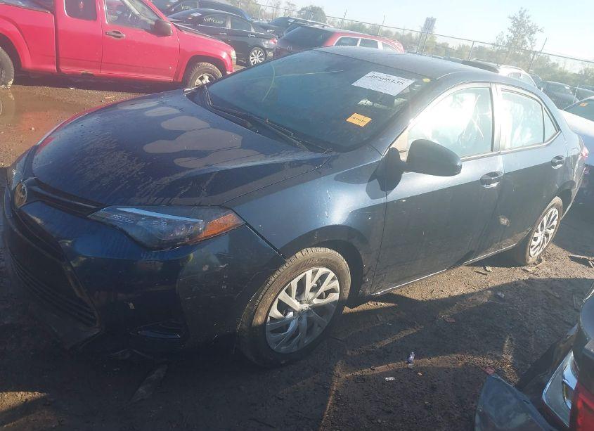 Photo 2 of 2018 Toyota Corolla LE (VIN 2T1BURHE7JC981033)