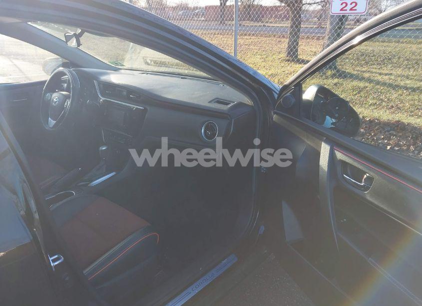 Photo 5 of 2018 Toyota Corolla L/LE/XLE/SE/XSE (VIN 2T1BURHE7JC996986)