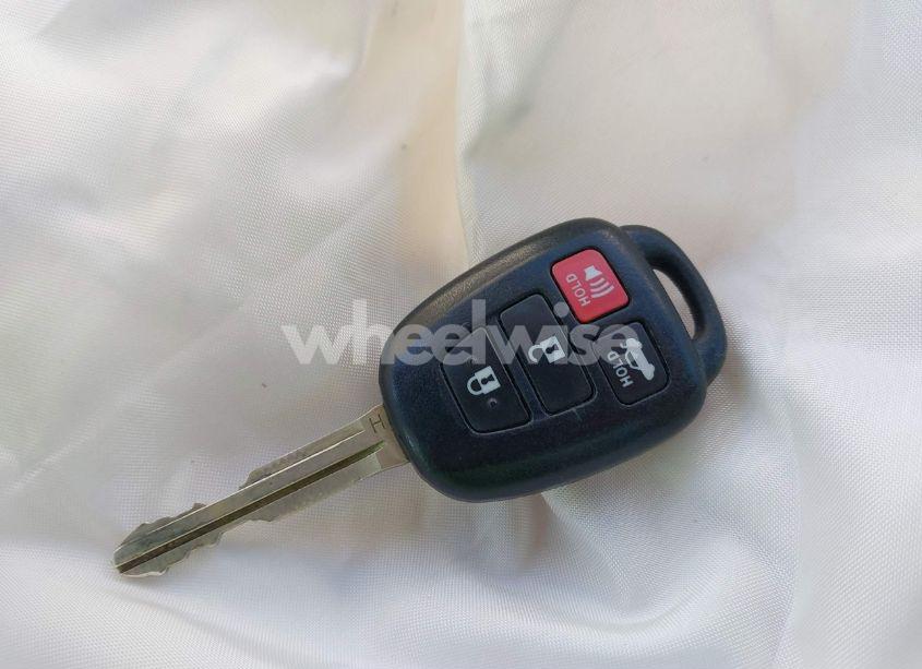 Photo 11 of 2019 Toyota Corolla LE (VIN 2T1BURHE7KC135356)