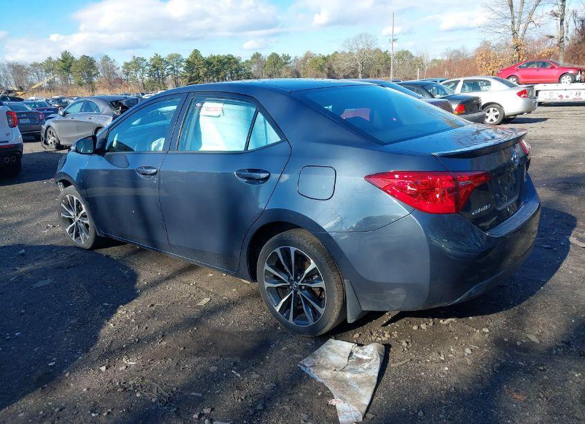 Photo 3 of 2019 Toyota Corolla SE (VIN 2T1BURHE7KC137480)