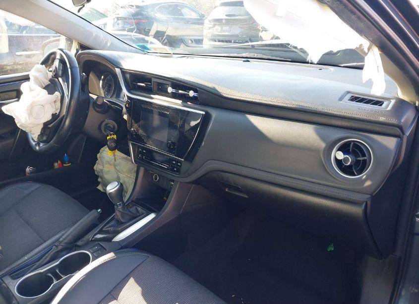Photo 5 of 2019 Toyota Corolla SE (VIN 2T1BURHE7KC137480)