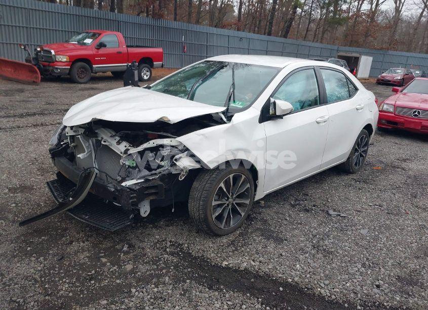 Photo 2 of 2019 Toyota Corolla SE (VIN 2T1BURHE7KC138564)