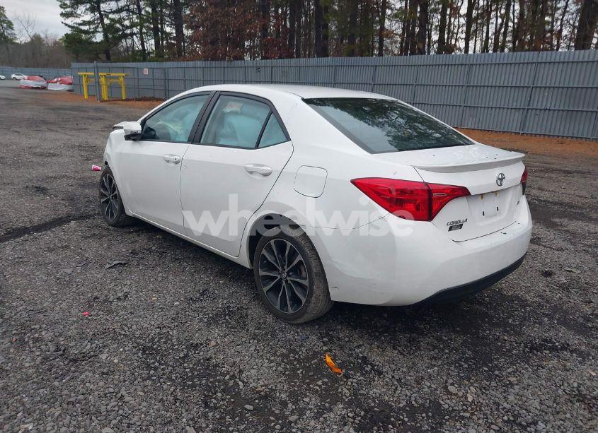 Photo 3 of 2019 Toyota Corolla SE (VIN 2T1BURHE7KC138564)