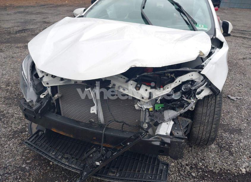 Photo 6 of 2019 Toyota Corolla SE (VIN 2T1BURHE7KC138564)