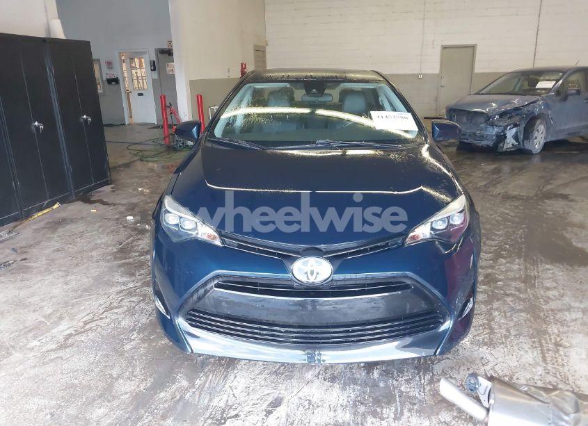 Photo 13 of 2019 Toyota Corolla XLE (VIN 2T1BURHE7KC138628)