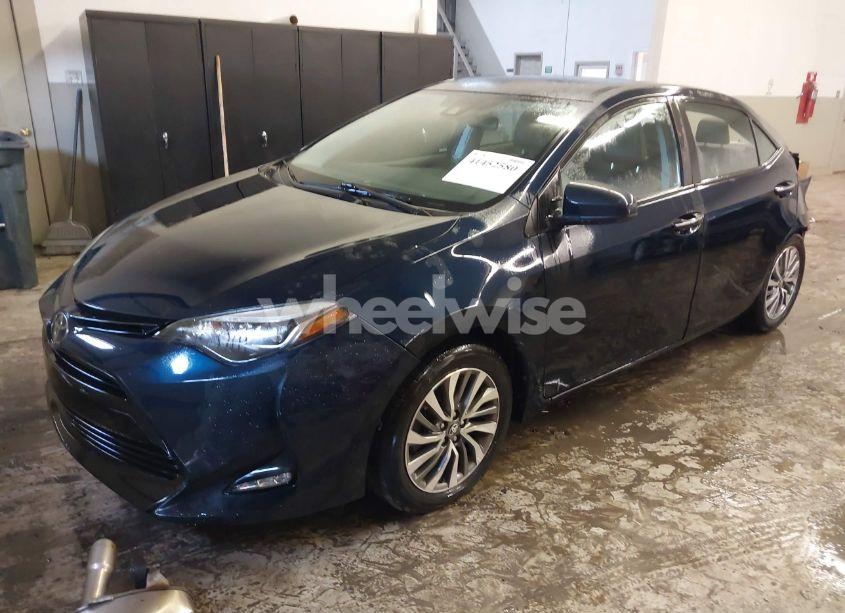 Photo 2 of 2019 Toyota Corolla XLE (VIN 2T1BURHE7KC138628)