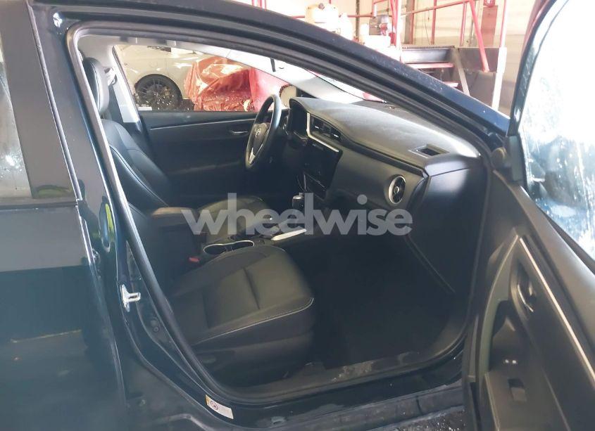 Photo 5 of 2019 Toyota Corolla XLE (VIN 2T1BURHE7KC138628)