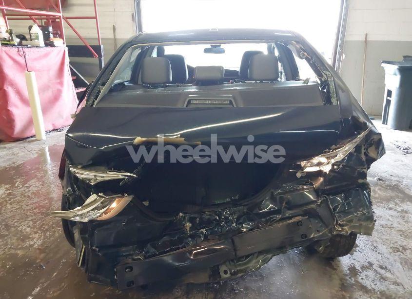 Photo 6 of 2019 Toyota Corolla XLE (VIN 2T1BURHE7KC138628)