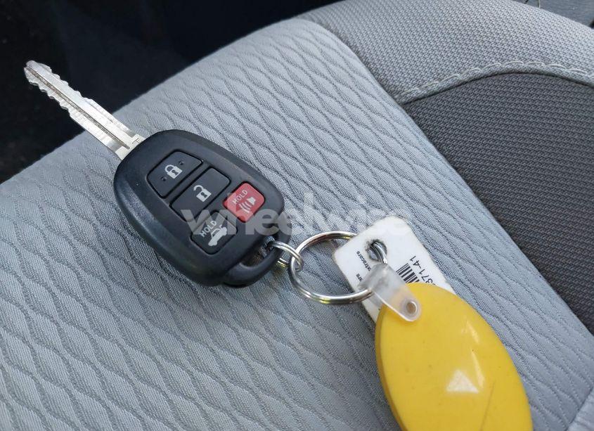 Photo 11 of 2019 Toyota Corolla LE (VIN 2T1BURHE7KC141268)