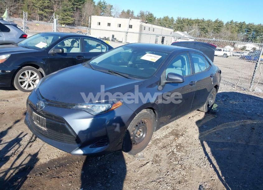 Photo 2 of 2019 Toyota Corolla LE (VIN 2T1BURHE7KC141268)