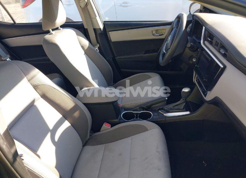 Photo 5 of 2019 Toyota Corolla LE (VIN 2T1BURHE7KC141268)