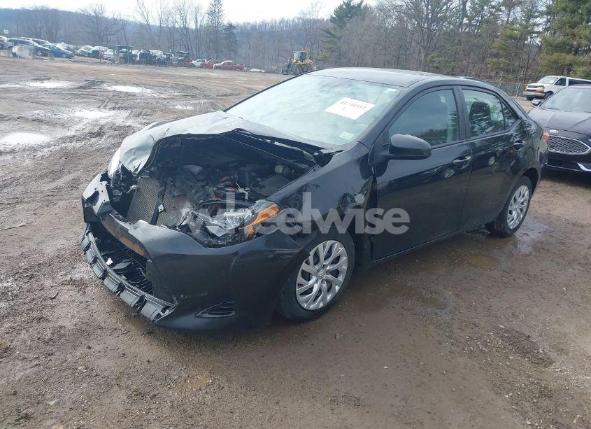 Photo 2 of 2019 Toyota Corolla LE (VIN 2T1BURHE7KC146101)