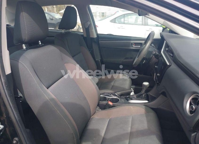 Photo 5 of 2019 Toyota Corolla LE (VIN 2T1BURHE7KC146101)