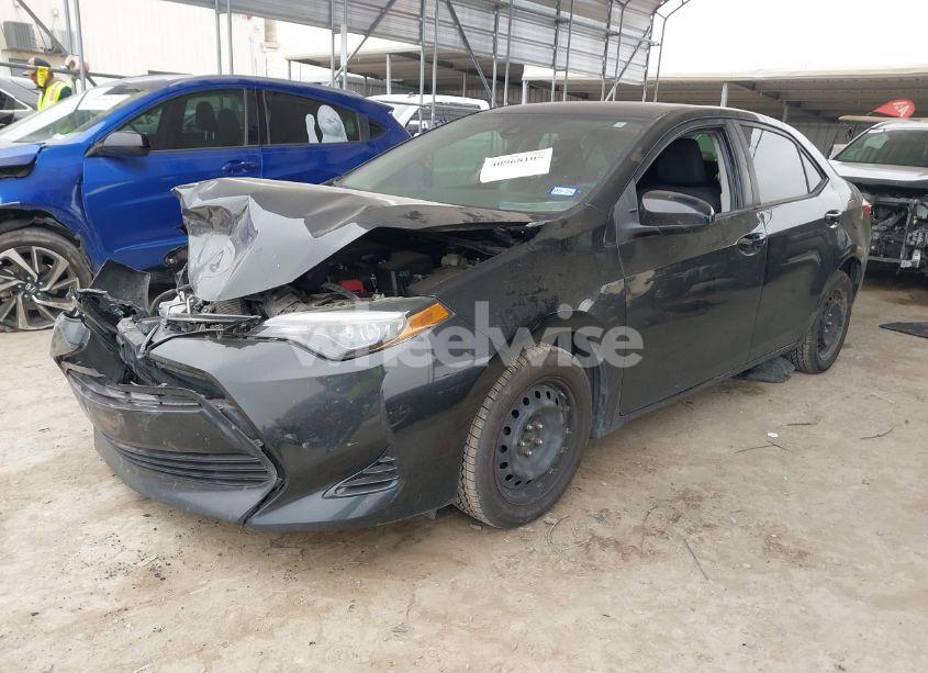 Photo 2 of 2019 Toyota Corolla LE (VIN 2T1BURHE7KC149855)