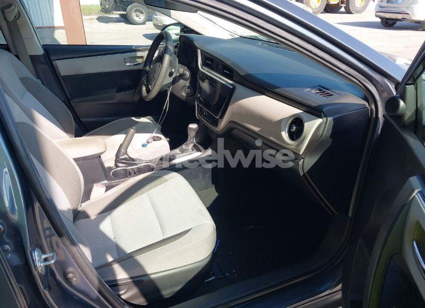 Photo 5 of 2019 Toyota Corolla LE (VIN 2T1BURHE7KC183584)