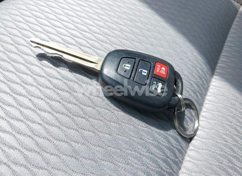 Photo 11 of 2019 Toyota Corolla LE (VIN 2T1BURHE7KC185853)