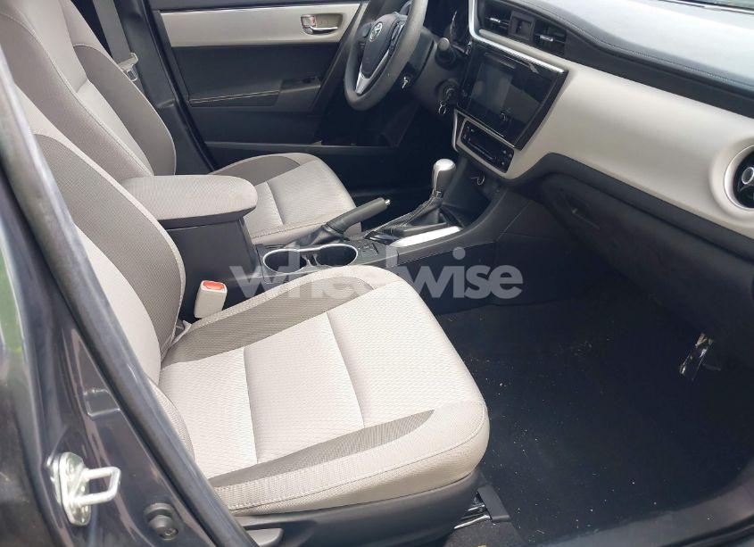 Photo 5 of 2019 Toyota Corolla LE (VIN 2T1BURHE7KC185853)