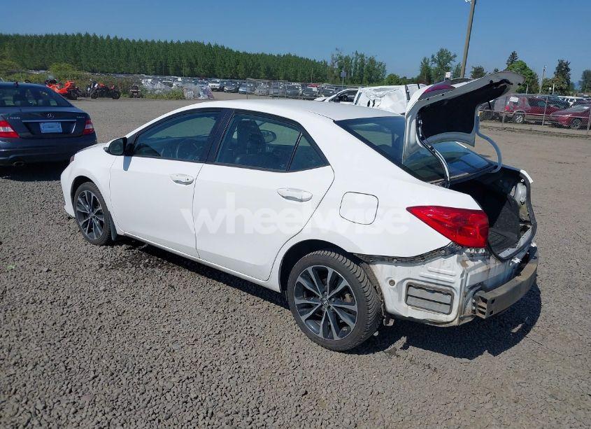 Photo 3 of 2019 Toyota Corolla SE (VIN 2T1BURHE7KC192303)