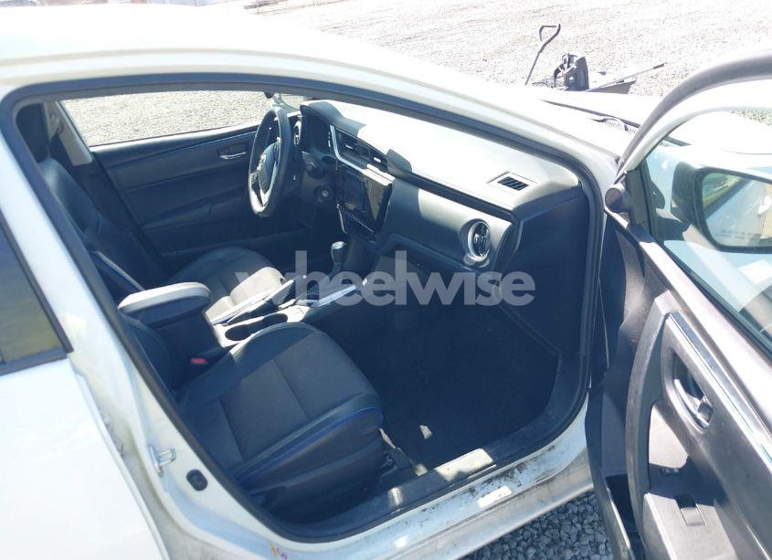 Photo 5 of 2019 Toyota Corolla SE (VIN 2T1BURHE7KC192303)