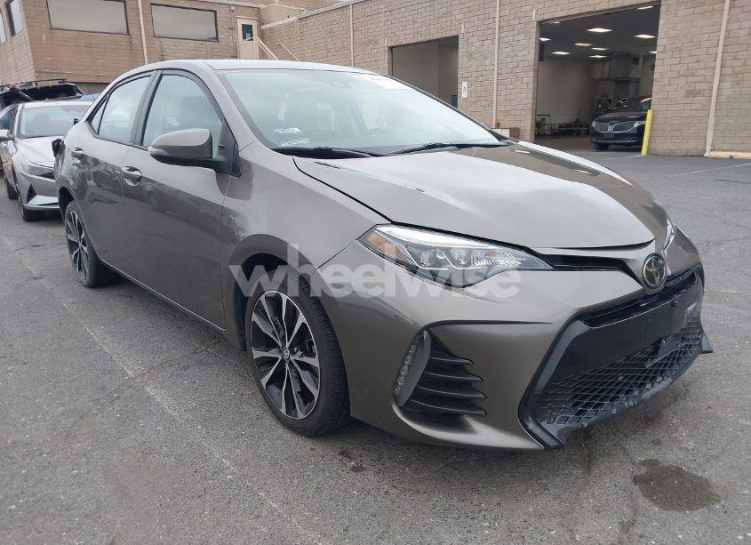 2019 Toyota Corolla SE (VIN 2T1BURHE7KC196769) main photo