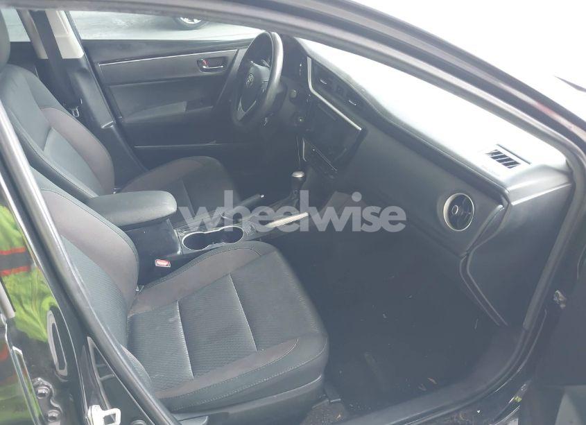 Photo 5 of 2019 Toyota Corolla LE (VIN 2T1BURHE7KC198974)