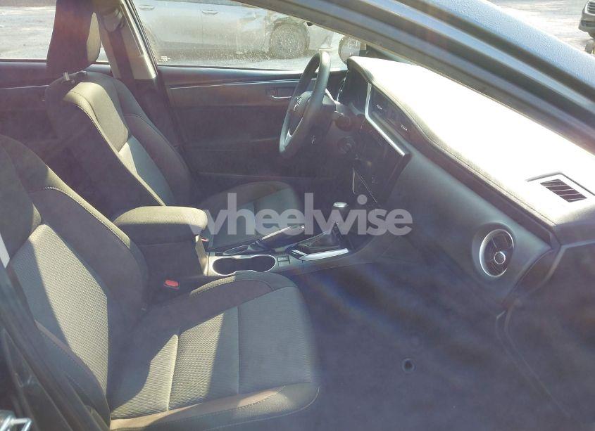 Photo 5 of 2019 Toyota Corolla LE (VIN 2T1BURHE7KC203056)