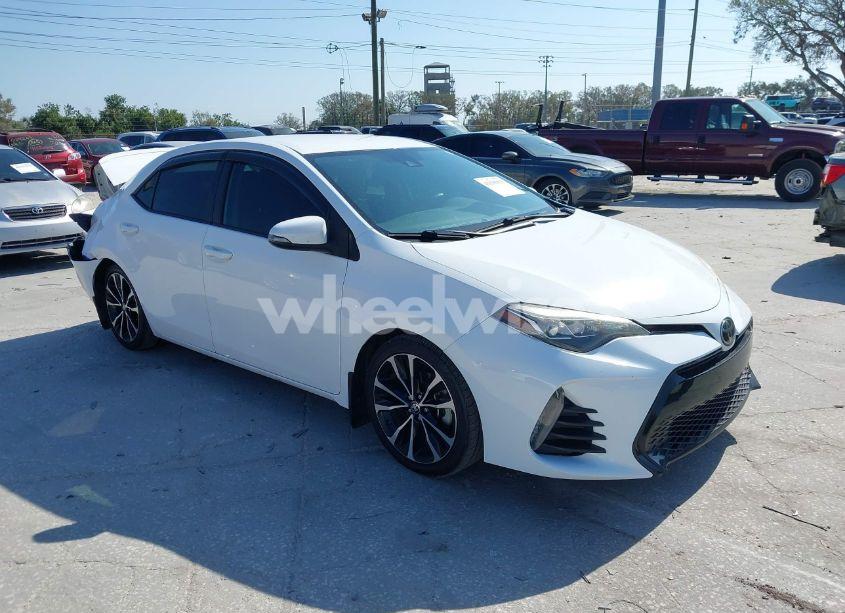 2019 Toyota Corolla SE (VIN 2T1BURHE7KC208113) main photo