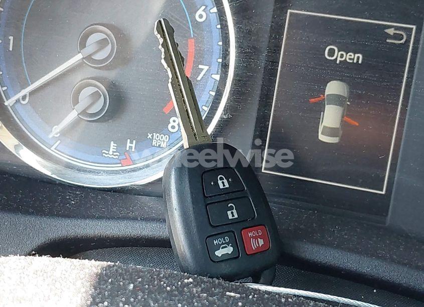 Photo 11 of 2019 Toyota Corolla SE (VIN 2T1BURHE7KC208113)