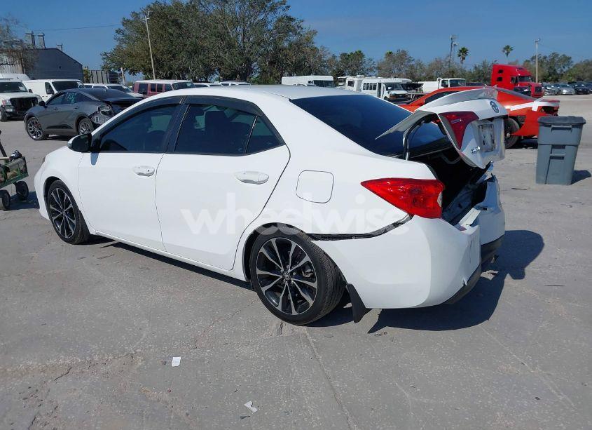 Photo 3 of 2019 Toyota Corolla SE (VIN 2T1BURHE7KC208113)